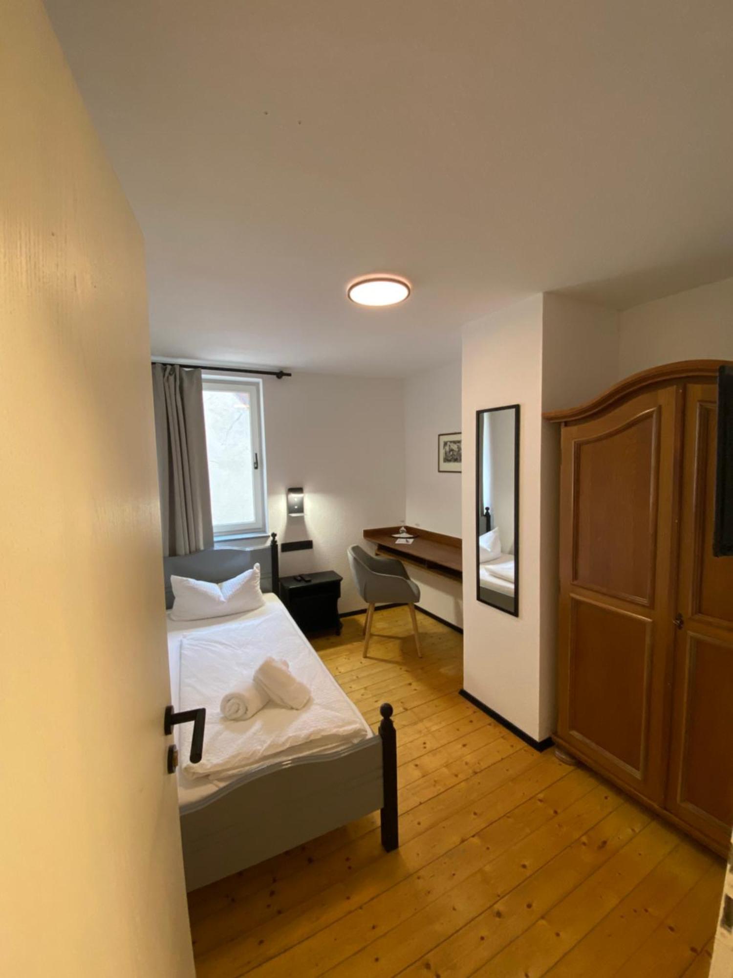 Gasthof Zum Goldenen Schiff - Lehm, Stil & Altstadtflair Marktbreit Ngoại thất bức ảnh