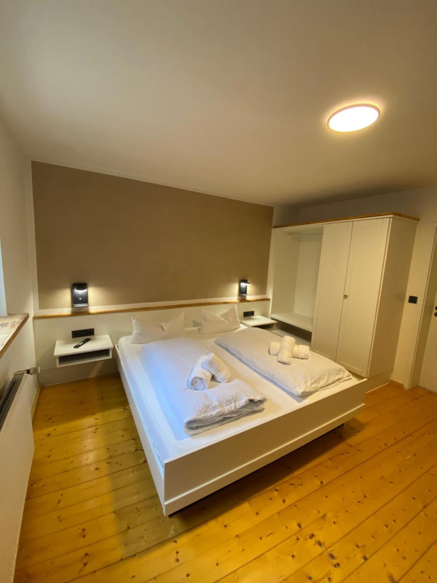 Gasthof Zum Goldenen Schiff - Lehm, Stil & Altstadtflair Marktbreit Ngoại thất bức ảnh