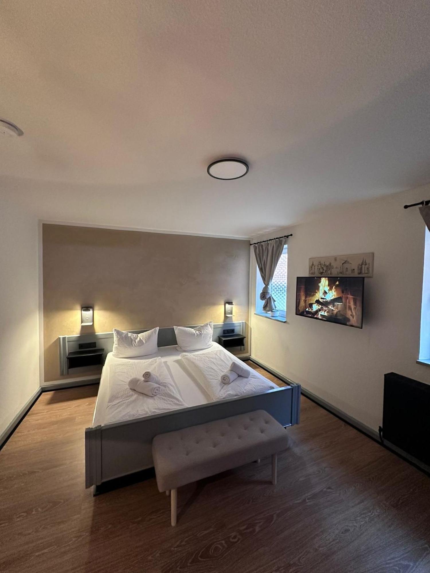 Gasthof Zum Goldenen Schiff - Lehm, Stil & Altstadtflair Marktbreit Ngoại thất bức ảnh