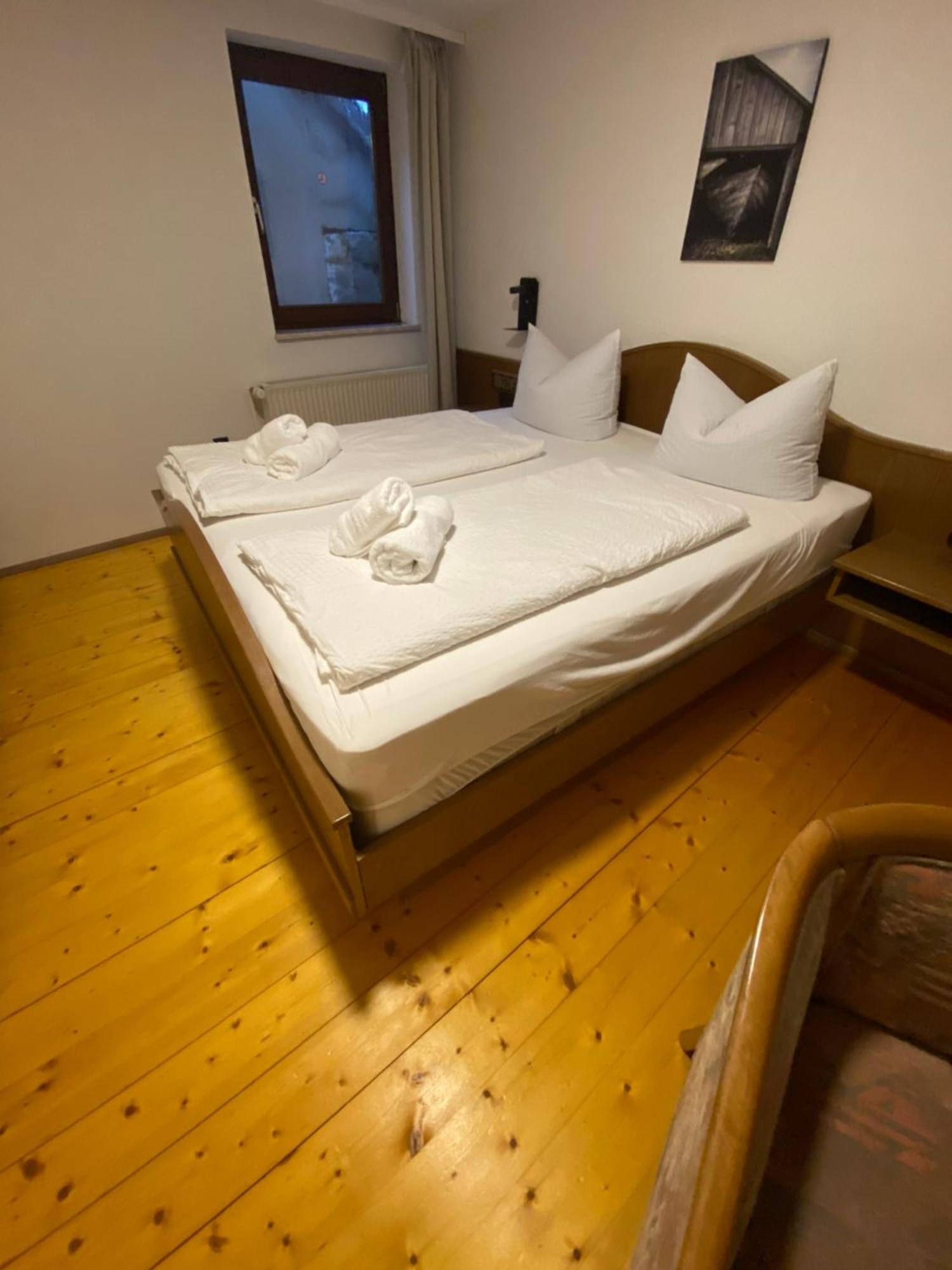 Gasthof Zum Goldenen Schiff - Lehm, Stil & Altstadtflair Marktbreit Ngoại thất bức ảnh