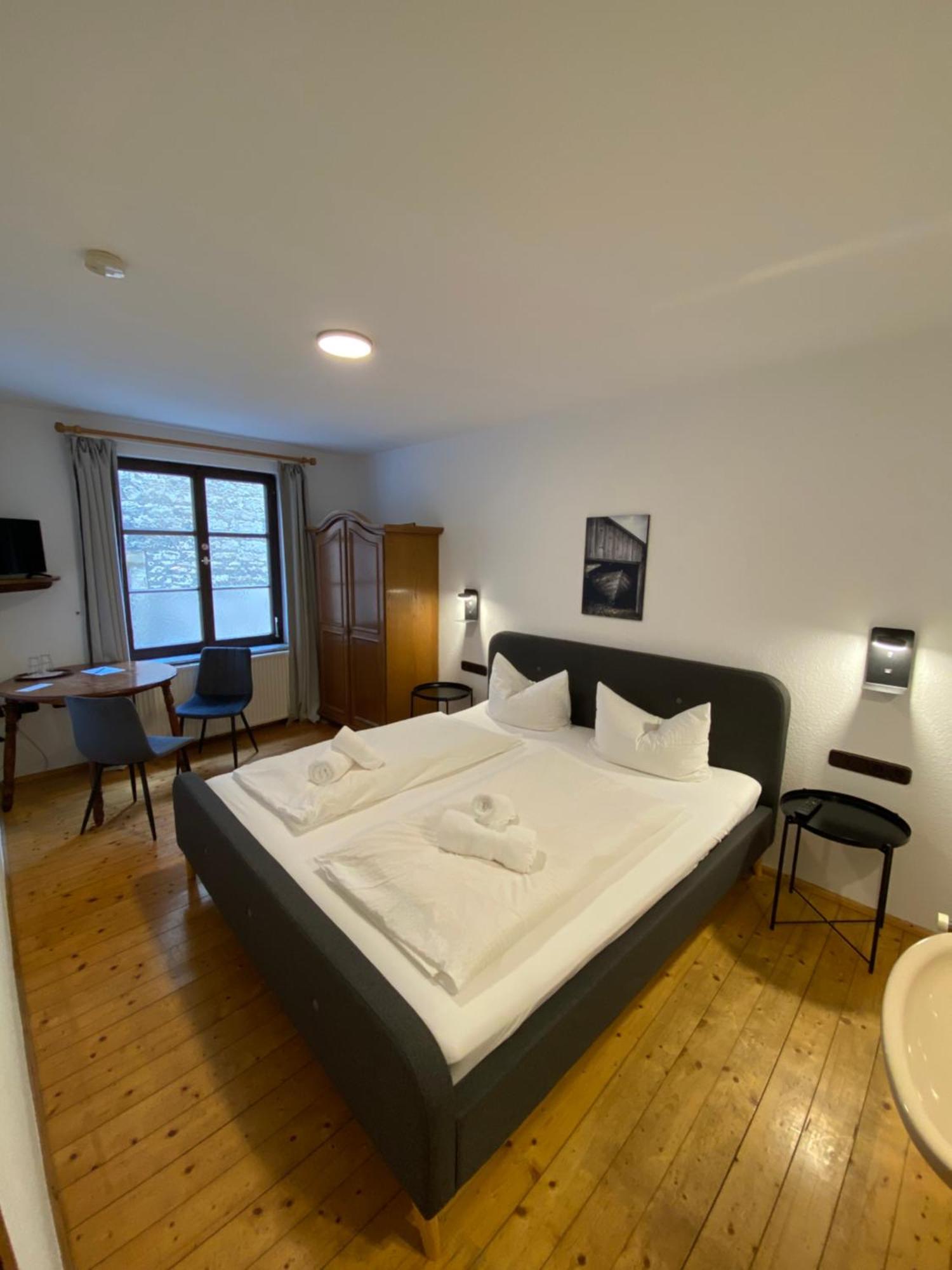 Gasthof Zum Goldenen Schiff - Lehm, Stil & Altstadtflair Marktbreit Ngoại thất bức ảnh